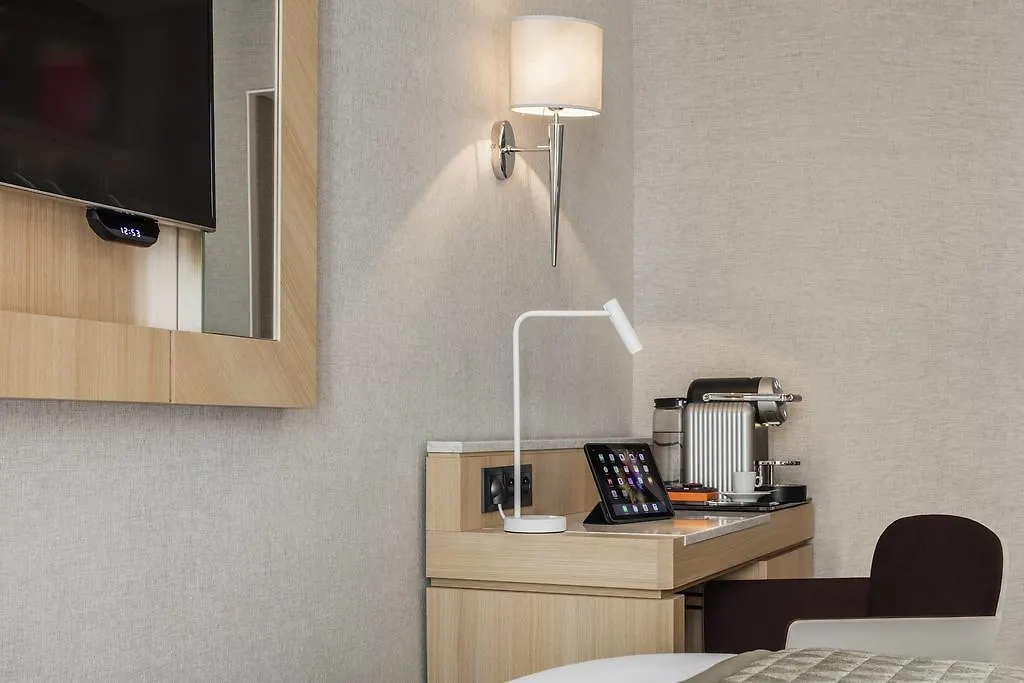 Отель Louvre Saint-honore 4*