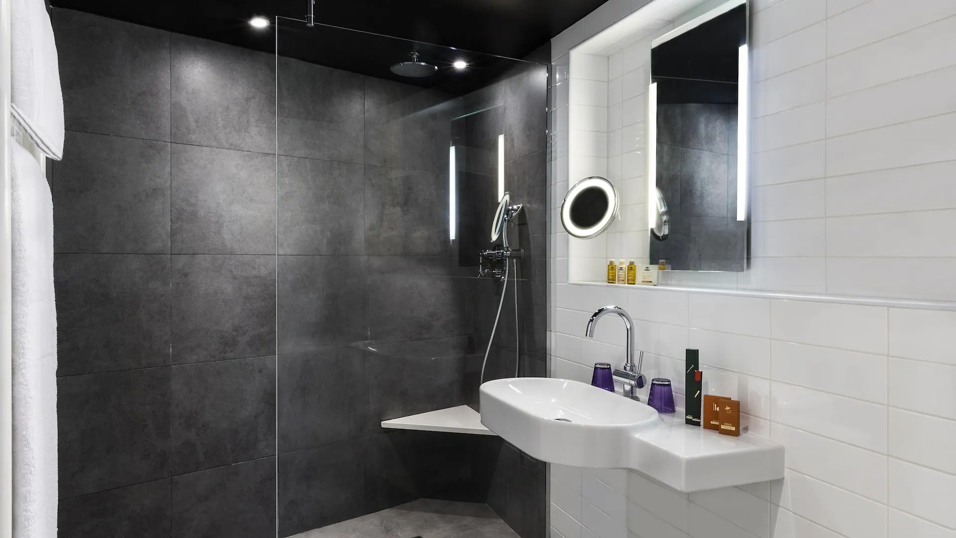 Louvre Saint-honore 4*