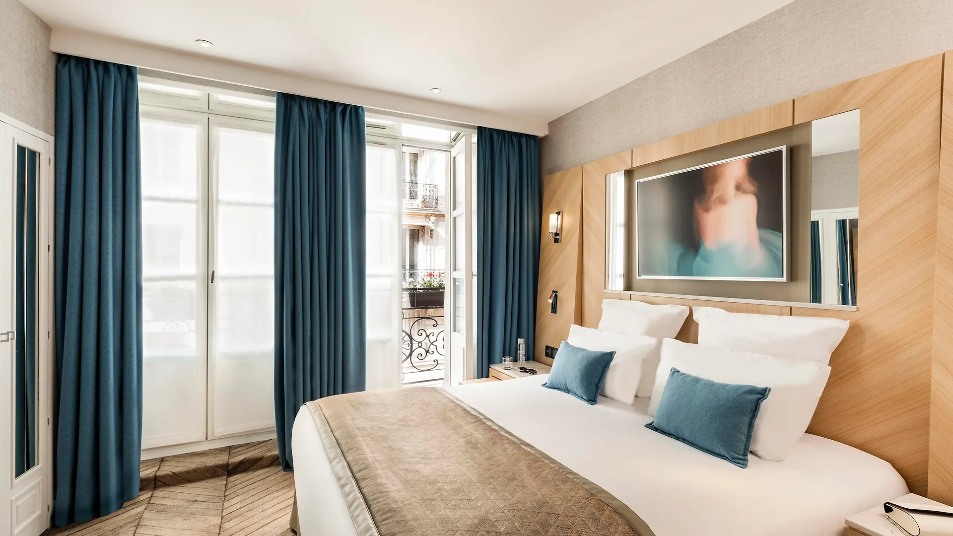 Louvre Saint-honore 4*